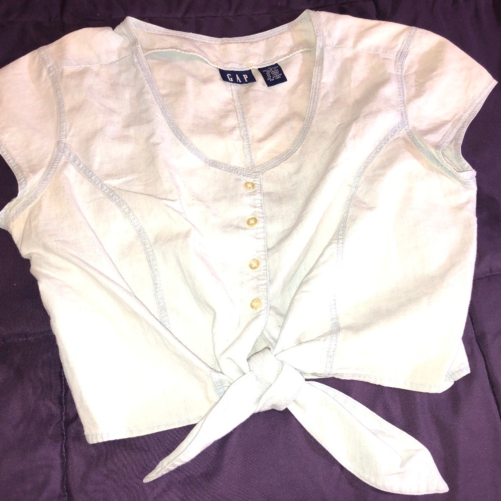 THE GAP short shirt, pale blue, ties on belly